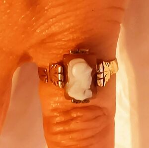 Antique 10K Gold Cameo Ring Carnelian, Shell